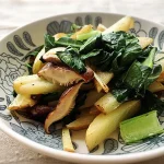 シャキシャキほうれん草としいたけじゃが炒め